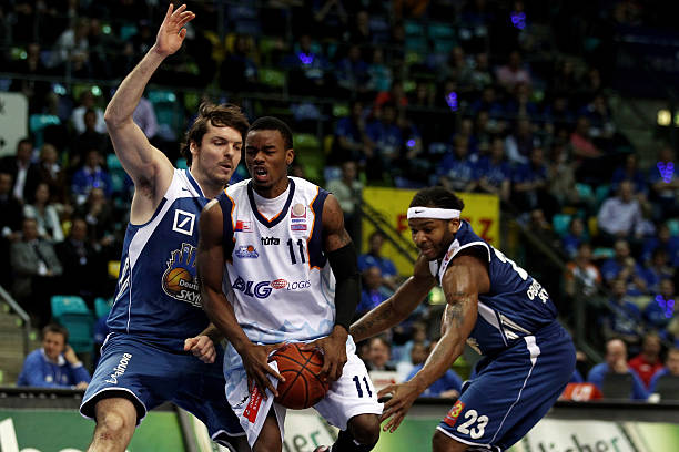 科瓦奇通过 科瓦奇通过