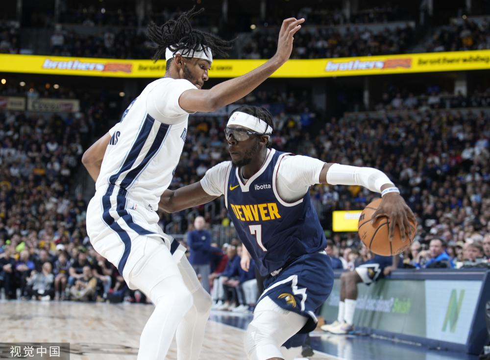 万美元的举 万美元的举