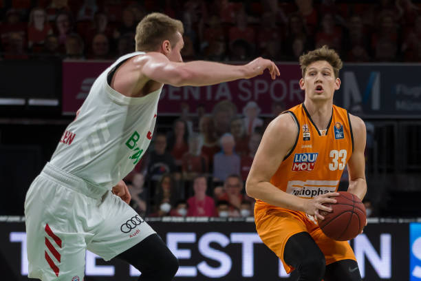 随着现代足 随着现代足